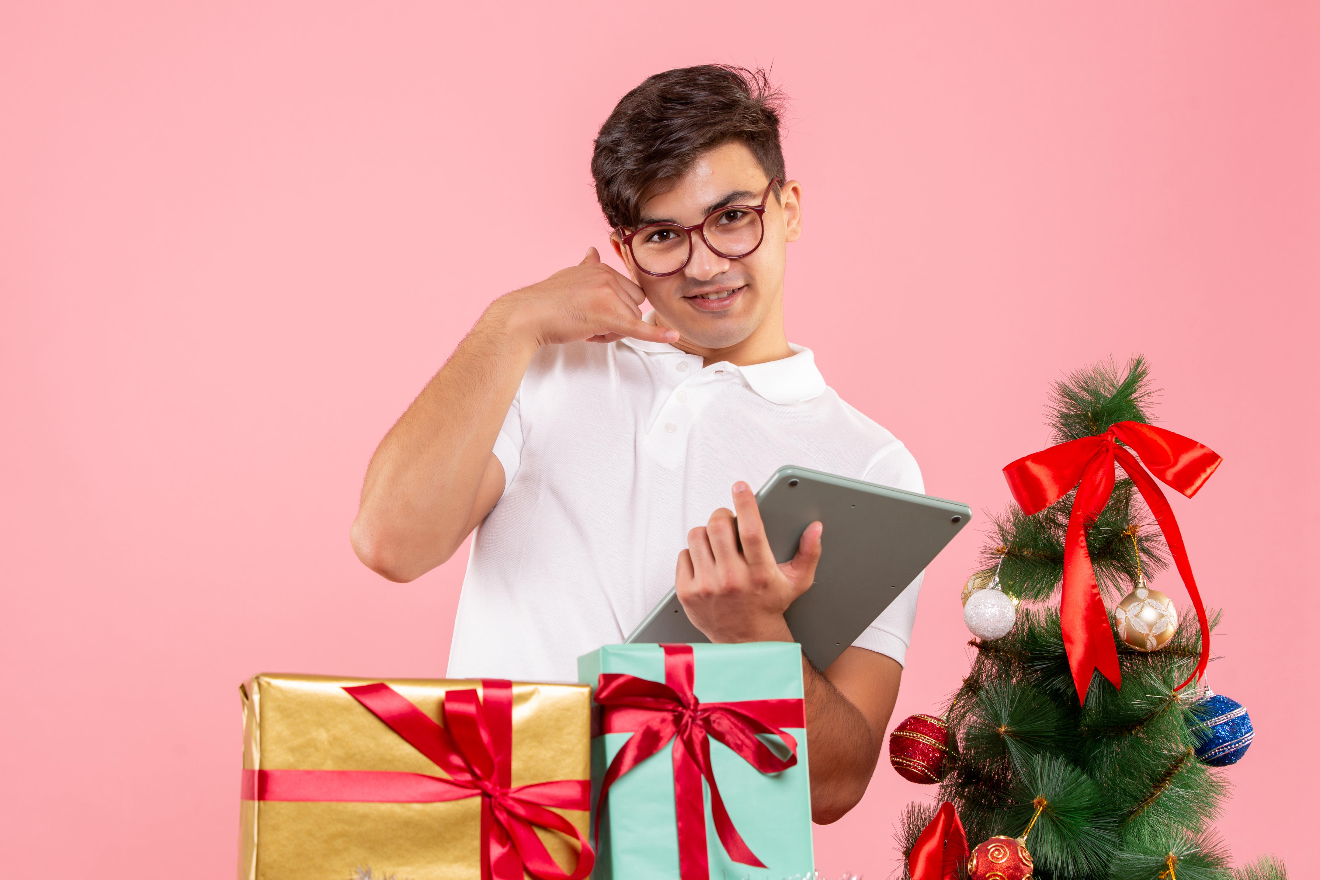 Top Gifts for Tech Lovers in 2025 They’ll Obsess Over